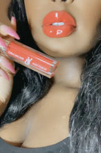 Load and play video in Gallery viewer, GLOSSY LIQUID LIPSTICK - SANDY
